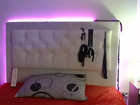 Isa Boom online show from 12/17/25, 11:49