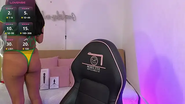 Snapshot of ana_tay1 chatting on 11/06/25, 07:15 ana tay1 online show from 11/06/25, 07:15