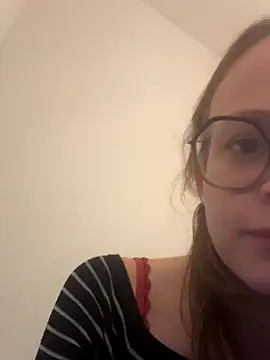 YoungNoraa online show from 11/05/25, 04:51