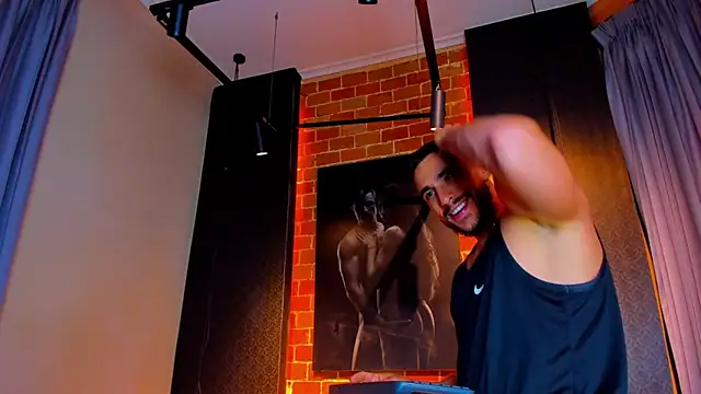 Scottfishcer1 online show from 12/04/25, 07:22