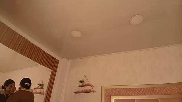 Snapshot of Madhison_5 chatting on 05/27/26, 12:46 Madhison 5 online show from 05/27/26, 12:46