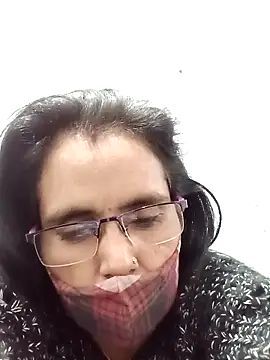 sanjana077 online show from 02/17/26, 04:42