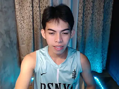 Urhotsilverboy online show from 12/19/25, 02:13