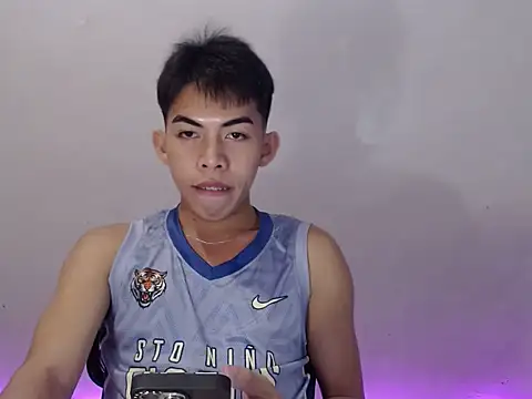 Urhotsilverboy online show from 05/04/26, 04:47