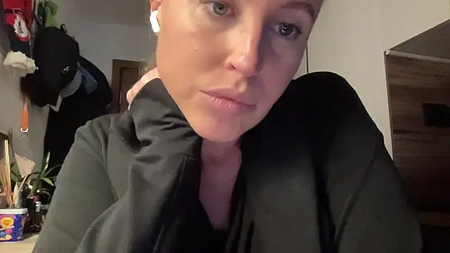 Ameli8 online show from 12/14/25, 03:28