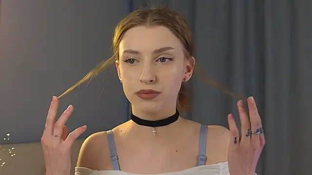 Snapshot of cuteloony chatting on 11/07/25, 04:01 cuteloony online show from 11/07/25, 04:01