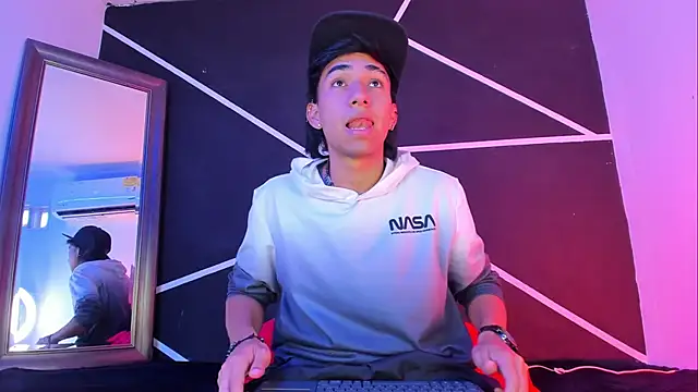 Austin Santos  online show from 11/10/25, 01:10