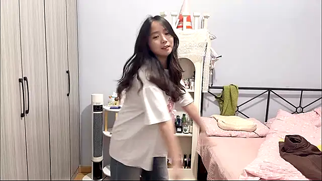 Hmm 0303 online show from 03/19/26, 04:33