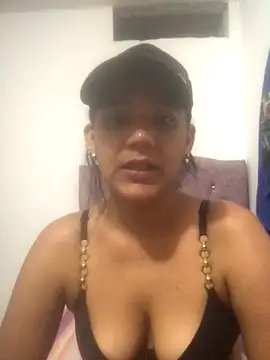 Snapshot of SofiaVergara2 chatting on 11/08/25, 02:56 SofiaVergara2 online show from 11/08/25, 02:56