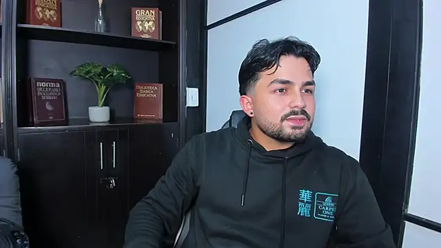 Snapshot of JonnSnow_ chatting on 11/07/25, 04:01 JonnSnow online show from 11/07/25, 04:01