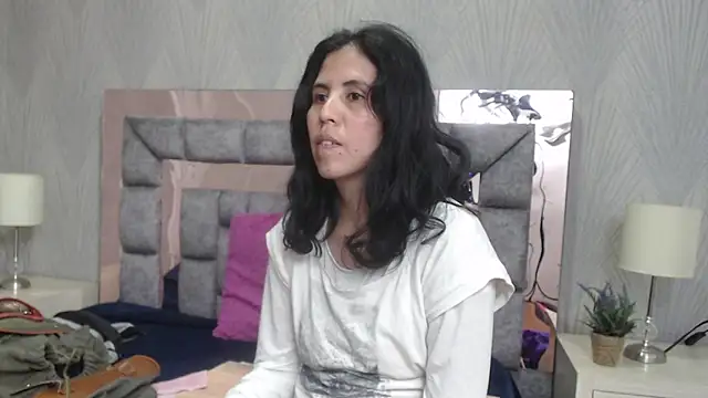 GiselaZivic online show from 12/16/25, 07:41