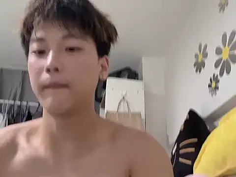 Snapshot of yangyang2006 chatting on 11/07/25, 01:00 yangyang2006 online show from 11/07/25, 01:00