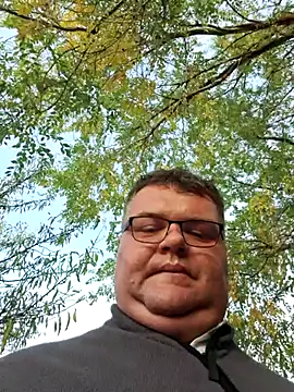 Snapshot of Grase44 chatting on 11/11/25, 04:18 Grase44 online show from 11/11/25, 04:18