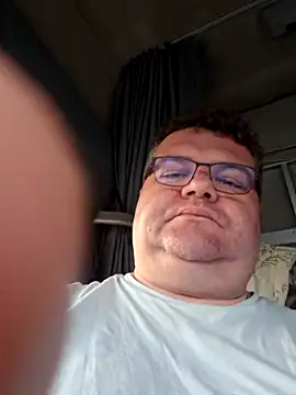 Snapshot of Grase44 chatting on 11/15/25, 07:27 Grase44 online show from 11/15/25, 07:27