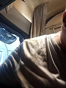 Snapshot of Grase44 chatting on 11/18/25, 08:57 Grase44 online show from 11/18/25, 08:57