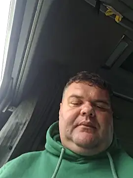 Snapshot of Grase44 chatting on 11/24/25, 11:32 Grase44 online show from 11/24/25, 11:32