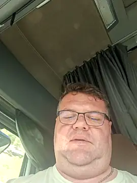 Snapshot of Grase44 chatting on 11/28/25, 11:35 Grase44 online show from 11/28/25, 11:35