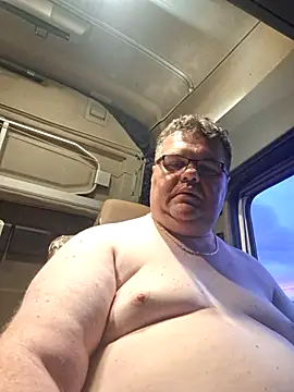 Snapshot of Grase44 chatting on 12/01/25, 04:45 Grase44 online show from 12/01/25, 04:45