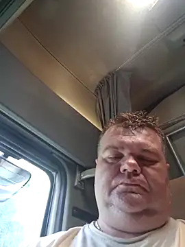 Snapshot of Grase44 chatting on 12/17/25, 11:16 Grase44 online show from 12/17/25, 11:16