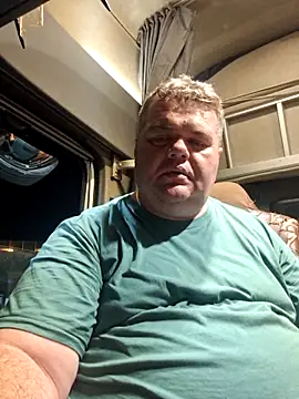 Snapshot of Grase44 chatting on 12/21/25, 06:37 Grase44 online show from 12/21/25, 06:37