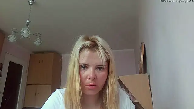 Snapshot of HornyElena chatting on 05/05/26, 10:23 HornyElena online show from 05/05/26, 10:23