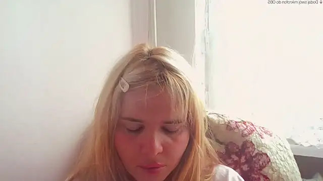 Snapshot of HornyElena chatting on 05/11/26, 12:22 HornyElena online show from 05/11/26, 12:22