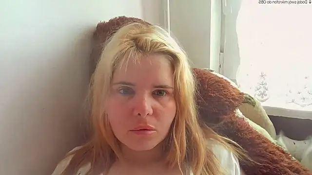 Snapshot of HornyElena chatting on 05/13/26, 10:12 HornyElena online show from 05/13/26, 10:12