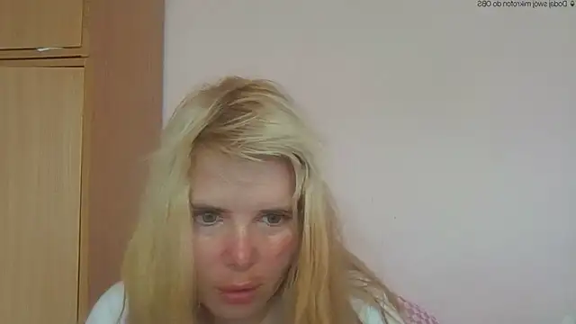 Snapshot of HornyElena chatting on 05/30/26, 03:31 HornyElena online show from 05/30/26, 03:31