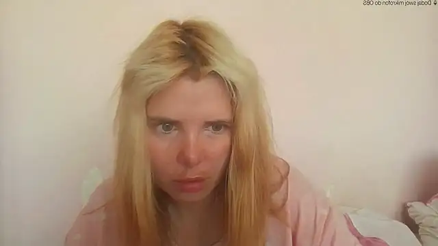 Snapshot of HornyElena chatting on 06/01/26, 02:52 HornyElena online show from 06/01/26, 02:52