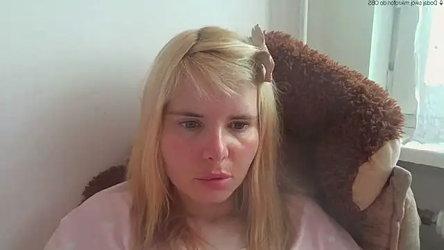 Snapshot of HornyElena chatting on 06/03/26, 03:17 HornyElena online show from 06/03/26, 03:17
