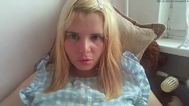 Snapshot of HornyElena chatting on 06/04/26, 03:18 HornyElena online show from 06/04/26, 03:18