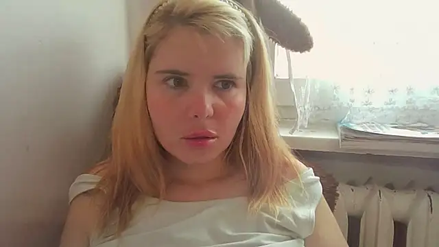 Snapshot of HornyElena chatting on 06/05/26, 03:29 HornyElena online show from 06/05/26, 03:29