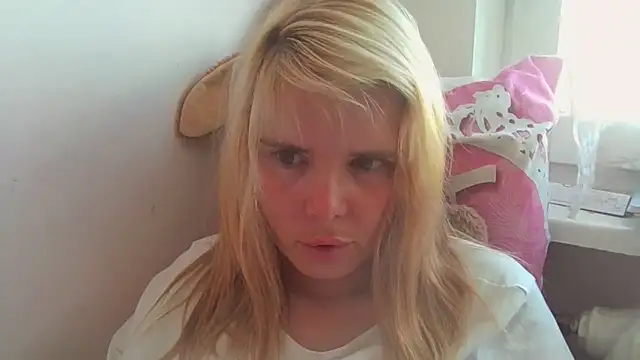 Snapshot of HornyElena chatting on 06/08/26, 03:34 HornyElena online show from 06/08/26, 03:34