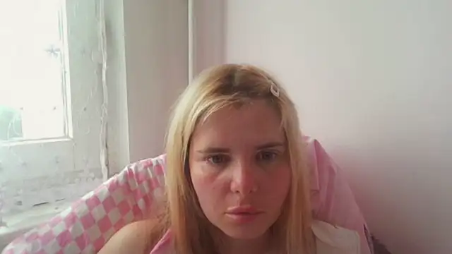 Snapshot of HornyElena chatting on 06/12/26, 03:22 HornyElena online show from 06/12/26, 03:22