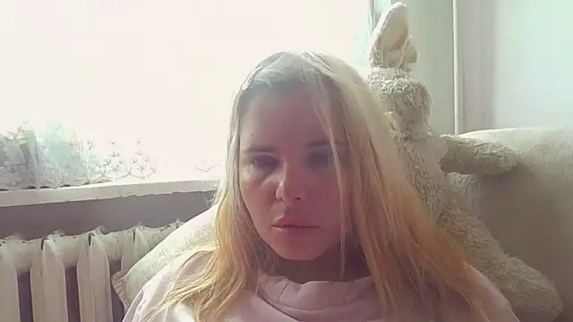 Snapshot of HornyElena chatting on 06/17/26, 08:39 HornyElena online show from 06/17/26, 08:39
