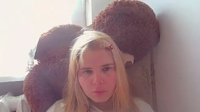 Snapshot of HornyElena chatting on 06/19/26, 08:29 HornyElena online show from 06/19/26, 08:29