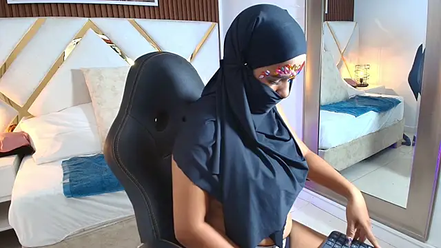  Aliya  online show from 11/06/25, 10:05