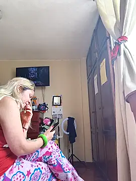 Snapshot of maijack25 chatting on 11/27/25, 05:48 maijack25 online show from 11/27/25, 05:48