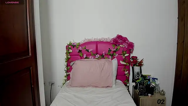 AriannaFox  online show from 11/06/25, 11:55