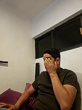 Snapshot of yayo_33 chatting on 04/11/26, 03:00 yayo 33 online show from 04/11/26, 03:00