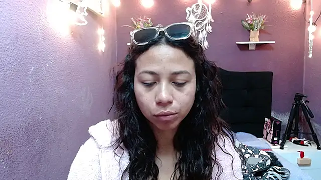 monika 256 online show from 12/15/25, 01:48