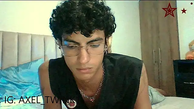 axel love13 online show from 12/04/25, 11:57