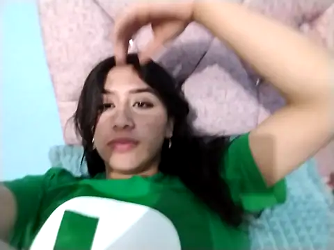 Snapshot of madeline_lx chatting on 11/14/25, 12:42 madeline lx online show from 11/14/25, 12:42