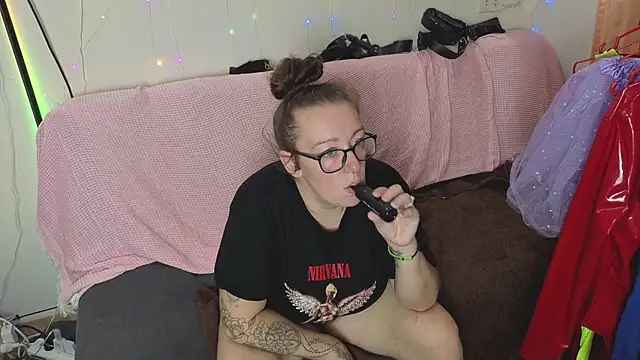 JadeStarUK online show from 11/17/25, 02:56