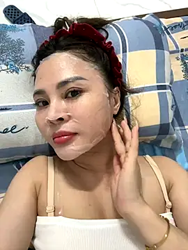 hellela-a online show from 11/07/25, 06:41