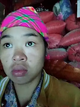 Snapshot of Mabel-122 chatting on 11/10/25, 02:43 Mabel-122 online show from 11/10/25, 02:43