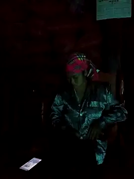 Snapshot of Mabel-122 chatting on 11/11/25, 02:00 Mabel-122 online show from 11/11/25, 02:00