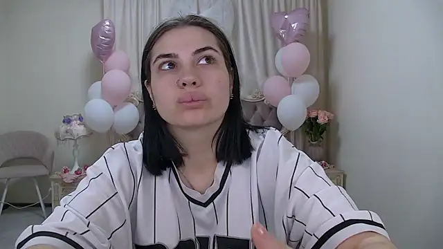 Snapshot of AdrianaTorres chatting on 02/27/26, 05:29 AdrianaTorres online show from 02/27/26, 05:29