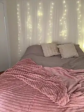 Snapshot of LillieMaee chatting on 03/22/26, 01:03 LillieMaee online show from 03/22/26, 01:03