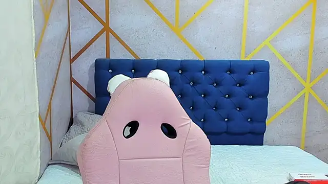  vaiolet owo online show from 02/12/26, 05:35